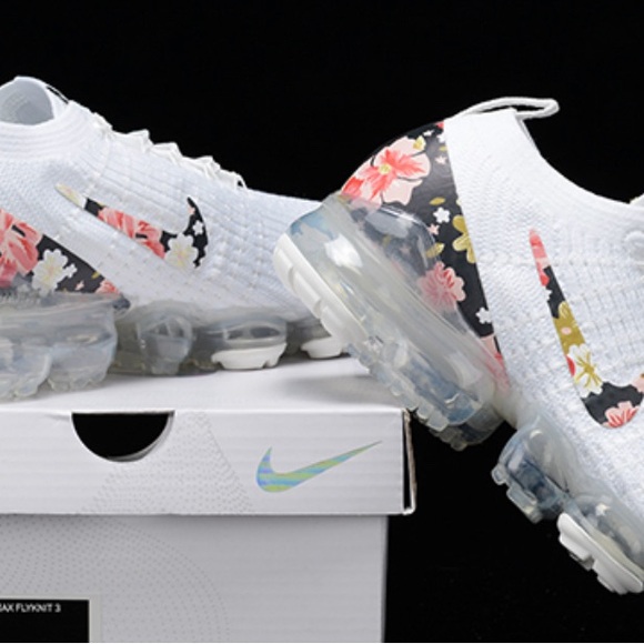 Nike Women's White and Floral Athletic Shoes - Picture 8 of 8